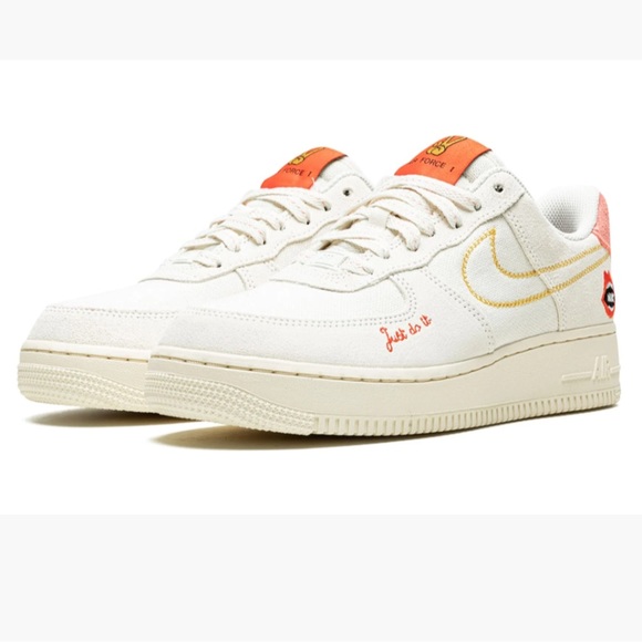Women's Nike Airforce 1 07's - Picture 1 of 13